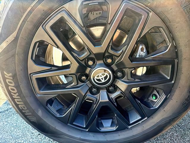 Used 2025 Toyota Tundra Limited AWD/4WD image 18