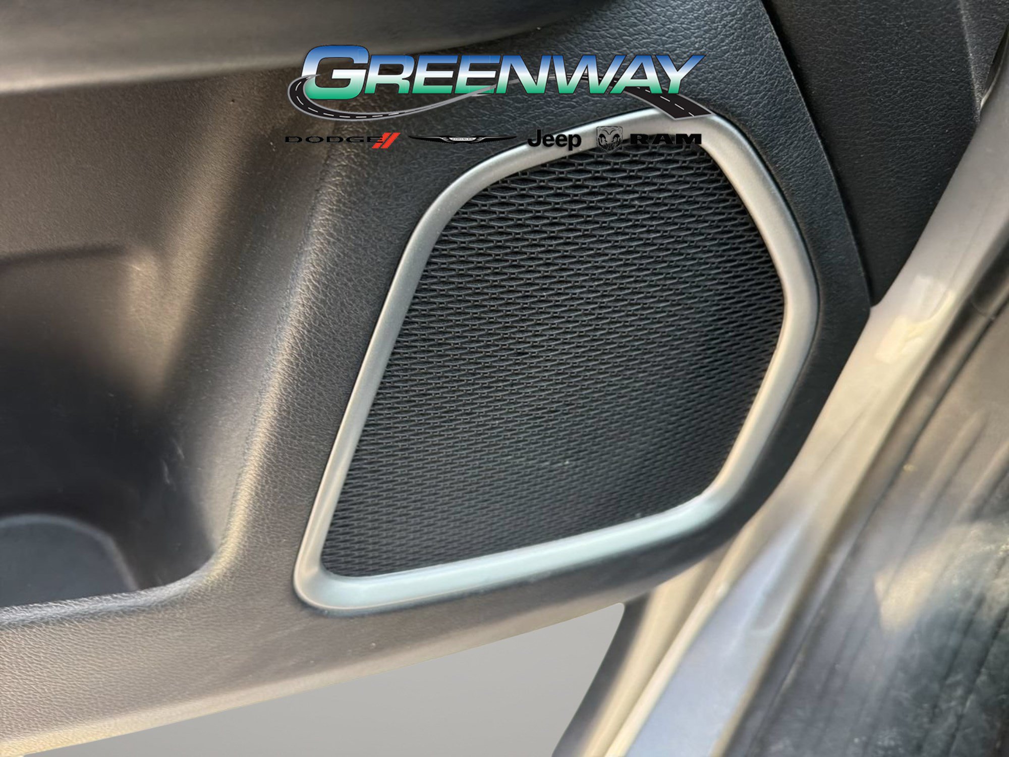 Used 2018 Jeep Compass Latitude FWD image 18