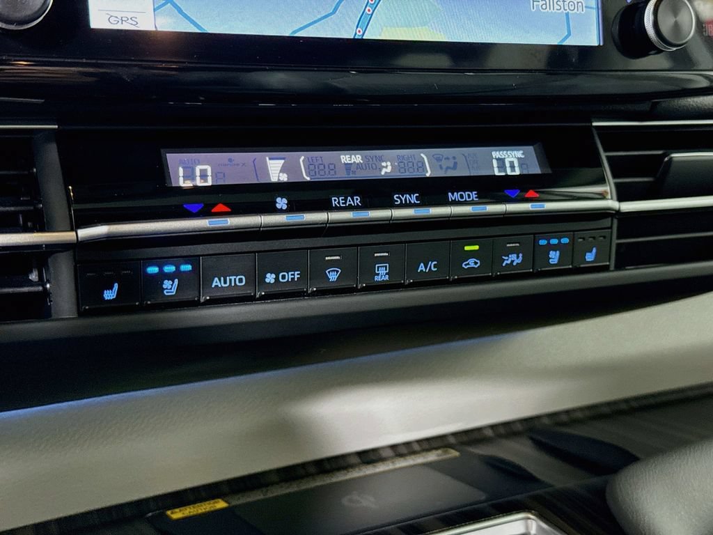 Certified 2024 Toyota Sienna Limited AWD/4WD image 10