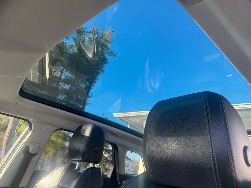 Used 2017 Land Rover Range Rover Evoque SE image 11