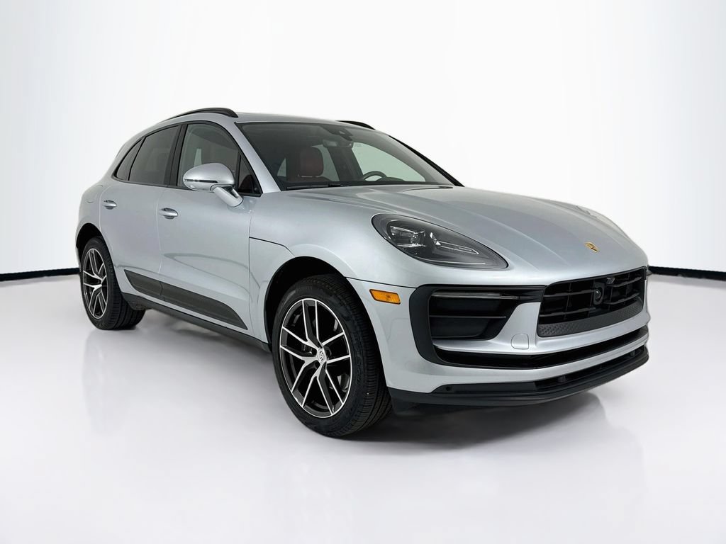 Certified 2025 Porsche Macan AWD/4WD image 7
