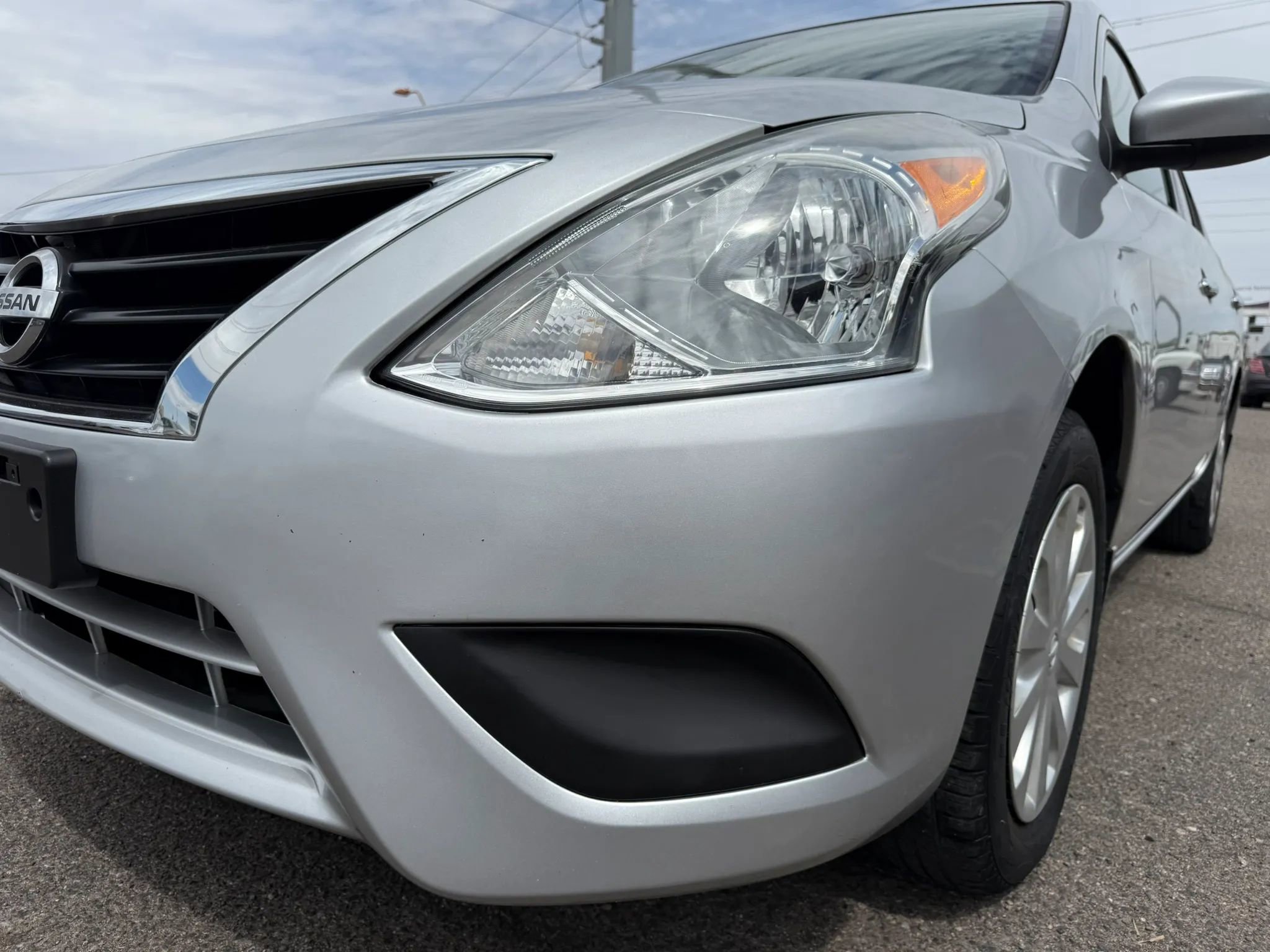 Used 2015 Nissan Versa SV image 37