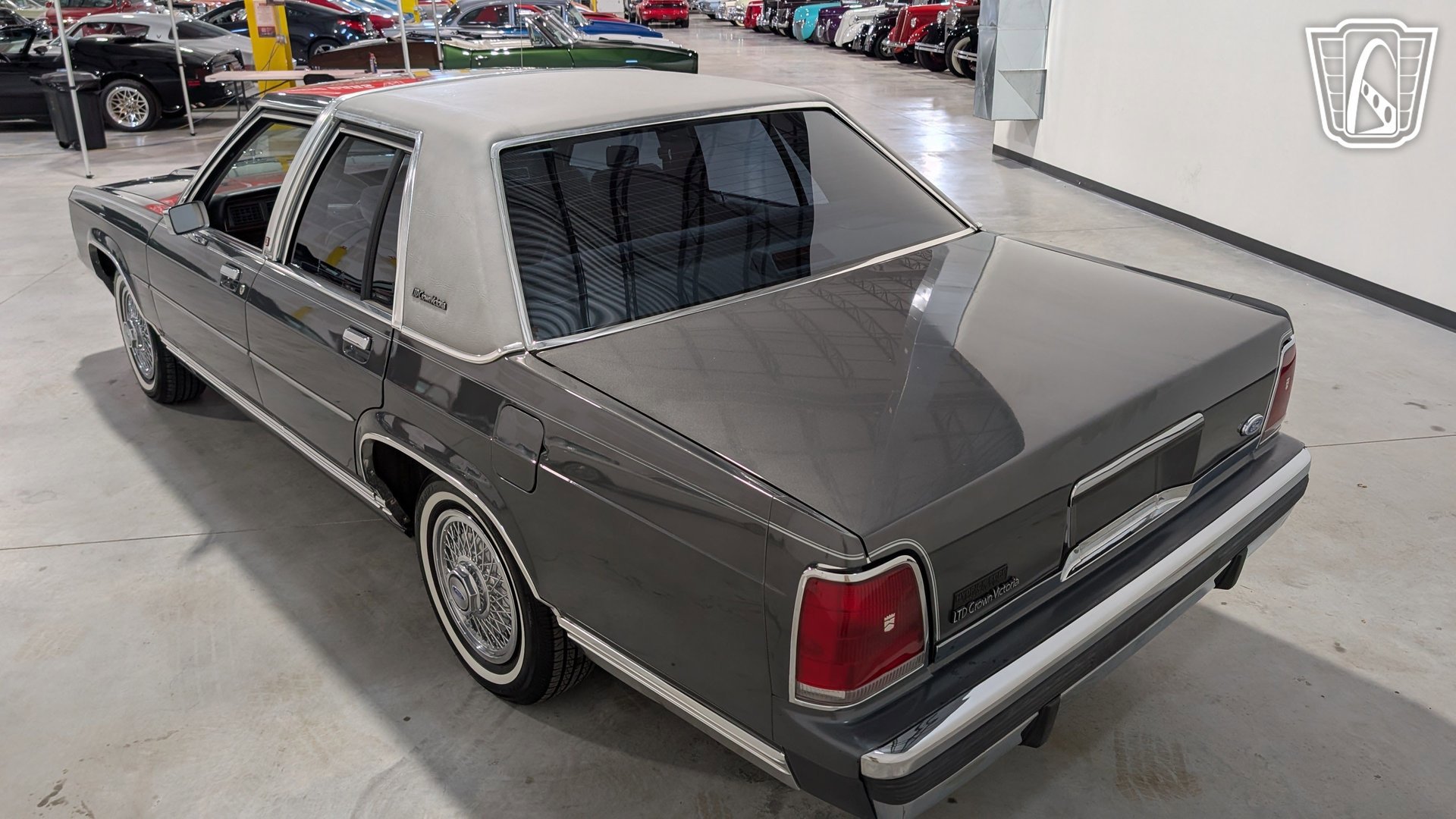 Used 1988 Ford LTD Crown Victoria RWD image 8