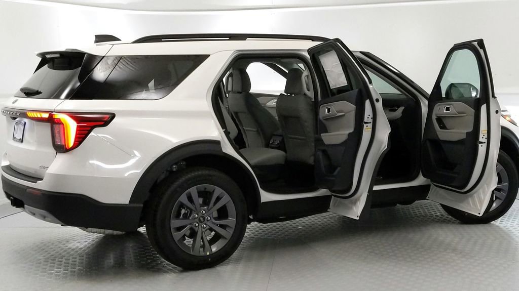 New 2025 Ford Explorer Active w/ Active Comfort Package image 10