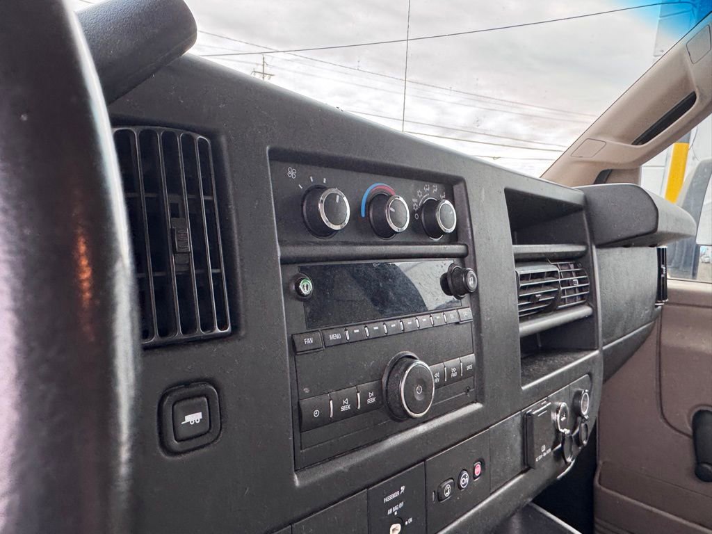 Used 2016 Chevrolet Express 3500 image 8