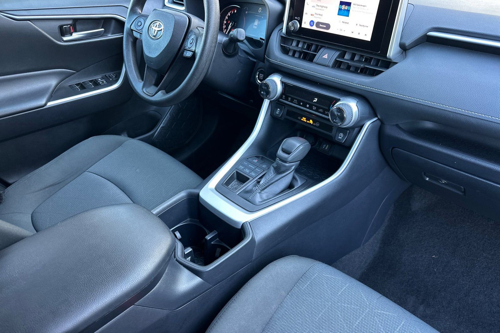 Used 2025 Toyota RAV4 XLE image 14