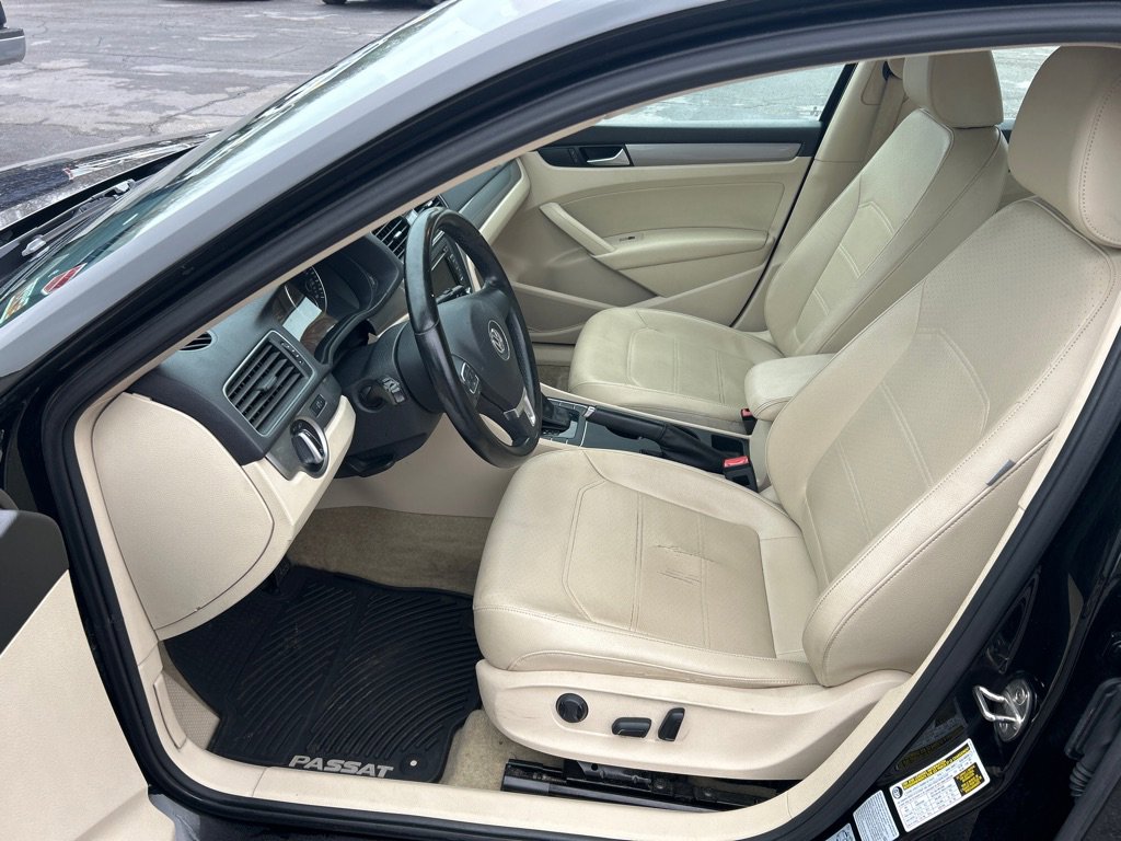Used 2015 Volkswagen Passat 1.8T Limited Edition image 9