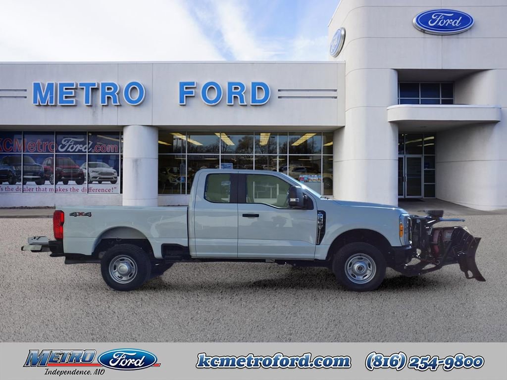 Used 2023 Ford F250 XL w/ Snow Plow/Camper Package AWD/4WD image 2
