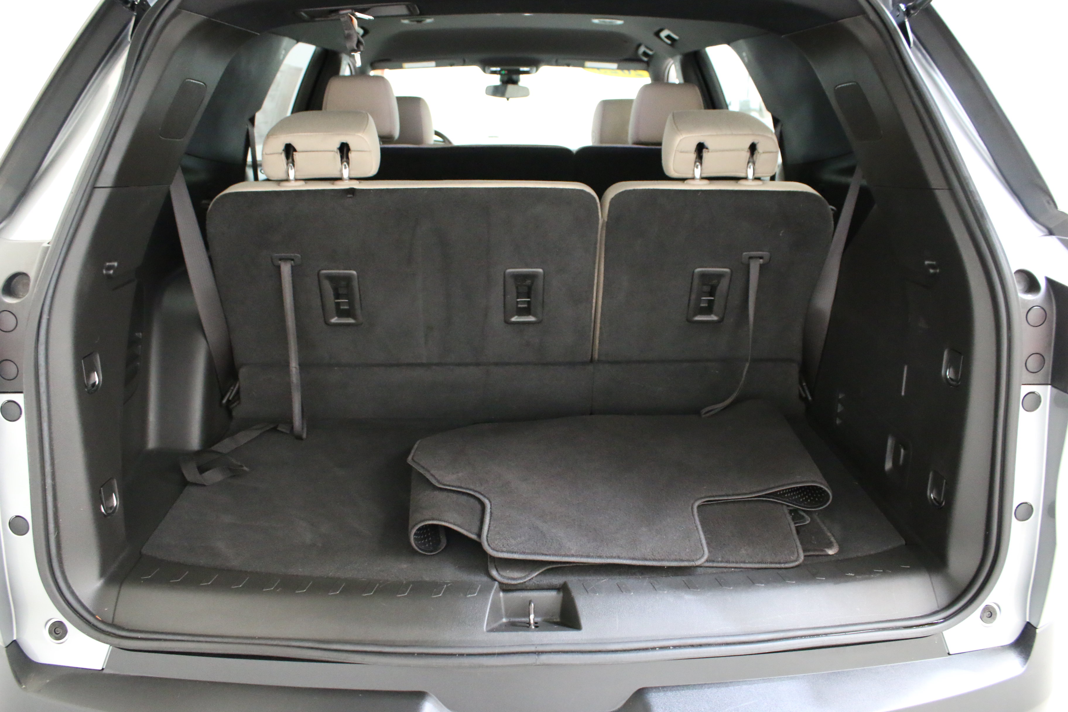 Used 2023 Chevrolet Traverse LS FWD image 29