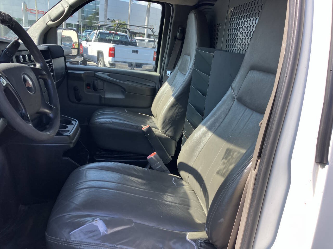 Used 2010 Chevrolet Express 2500 RWD image 28