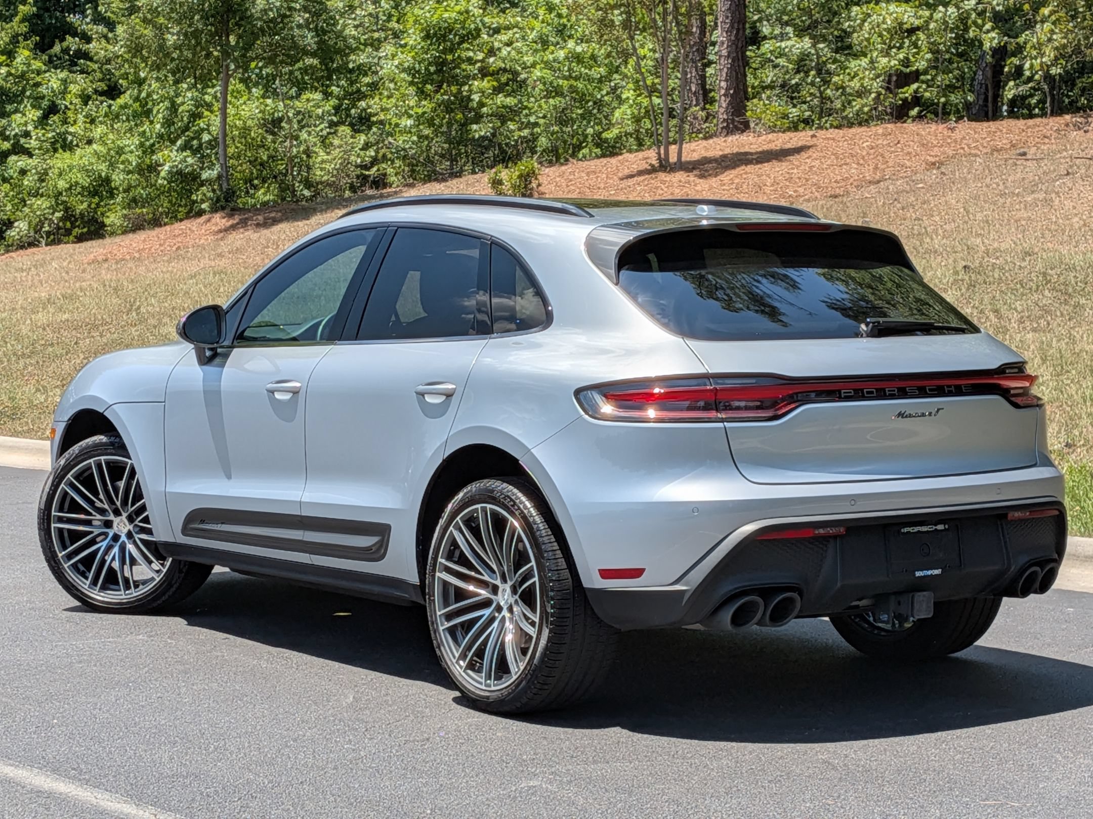 Certified 2025 Porsche Macan Turbo AWD/4WD image 3