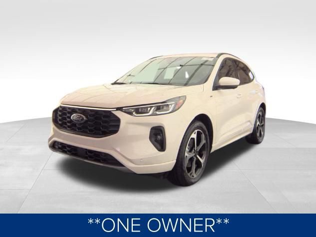 Used 2025 Ford Escape ST-Line Elite w/ Premium Technology Package image 2