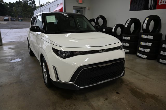 Used 2023 Kia Soul S image 3