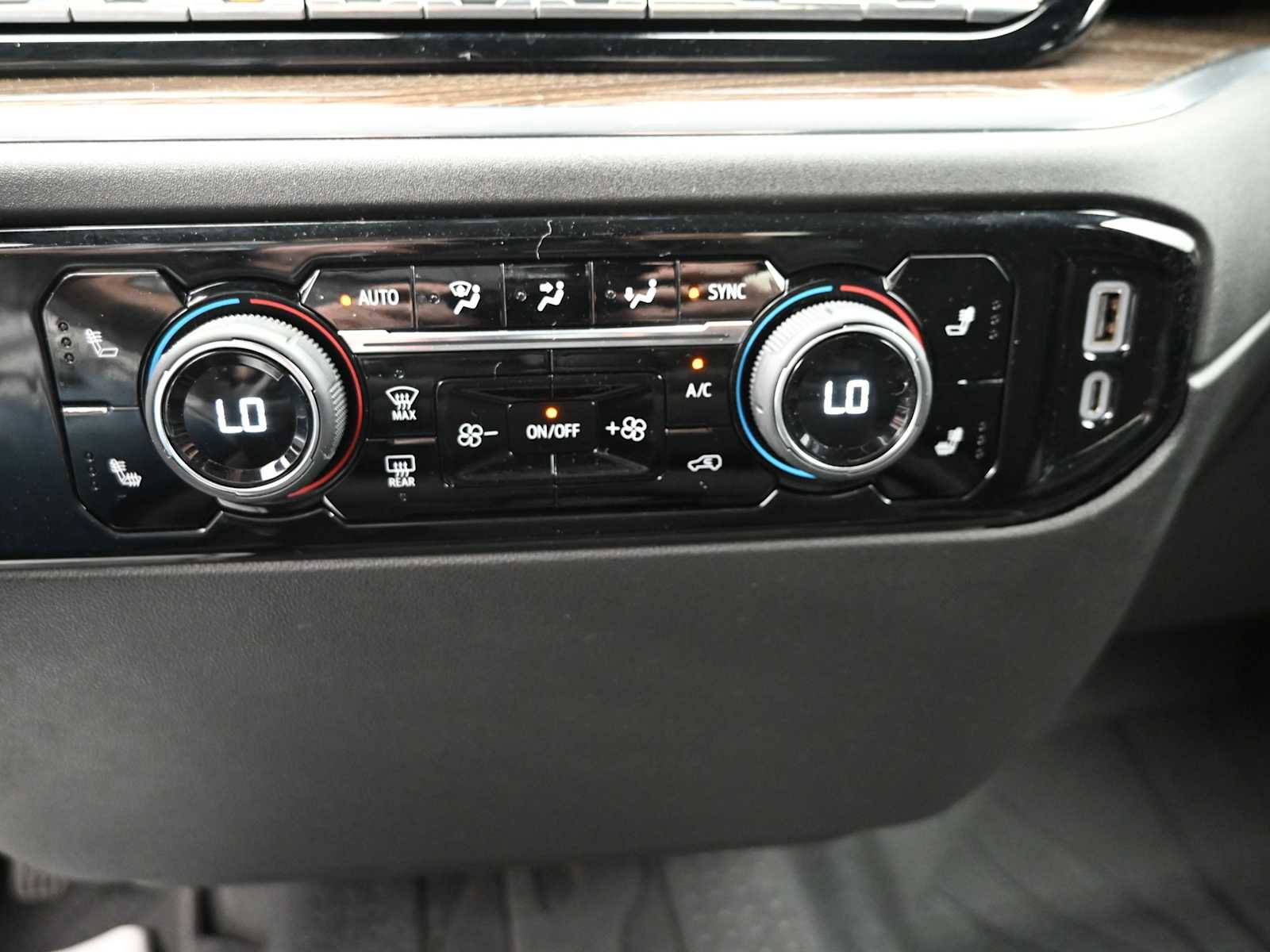 Used 2024 Chevrolet Silverado 1500 LT AWD/4WD image 18