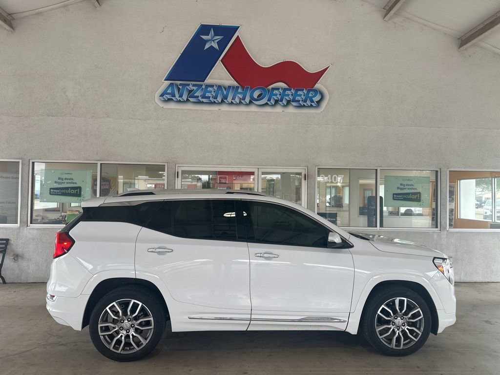 Used 2022 GMC Terrain Denali AWD/4WD image 1