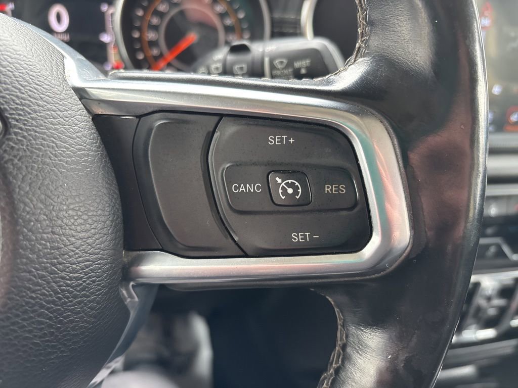 Used 2018 Jeep Wrangler Unlimited Sahara w/ Uconnect 4C Nav & Sound Group image 17