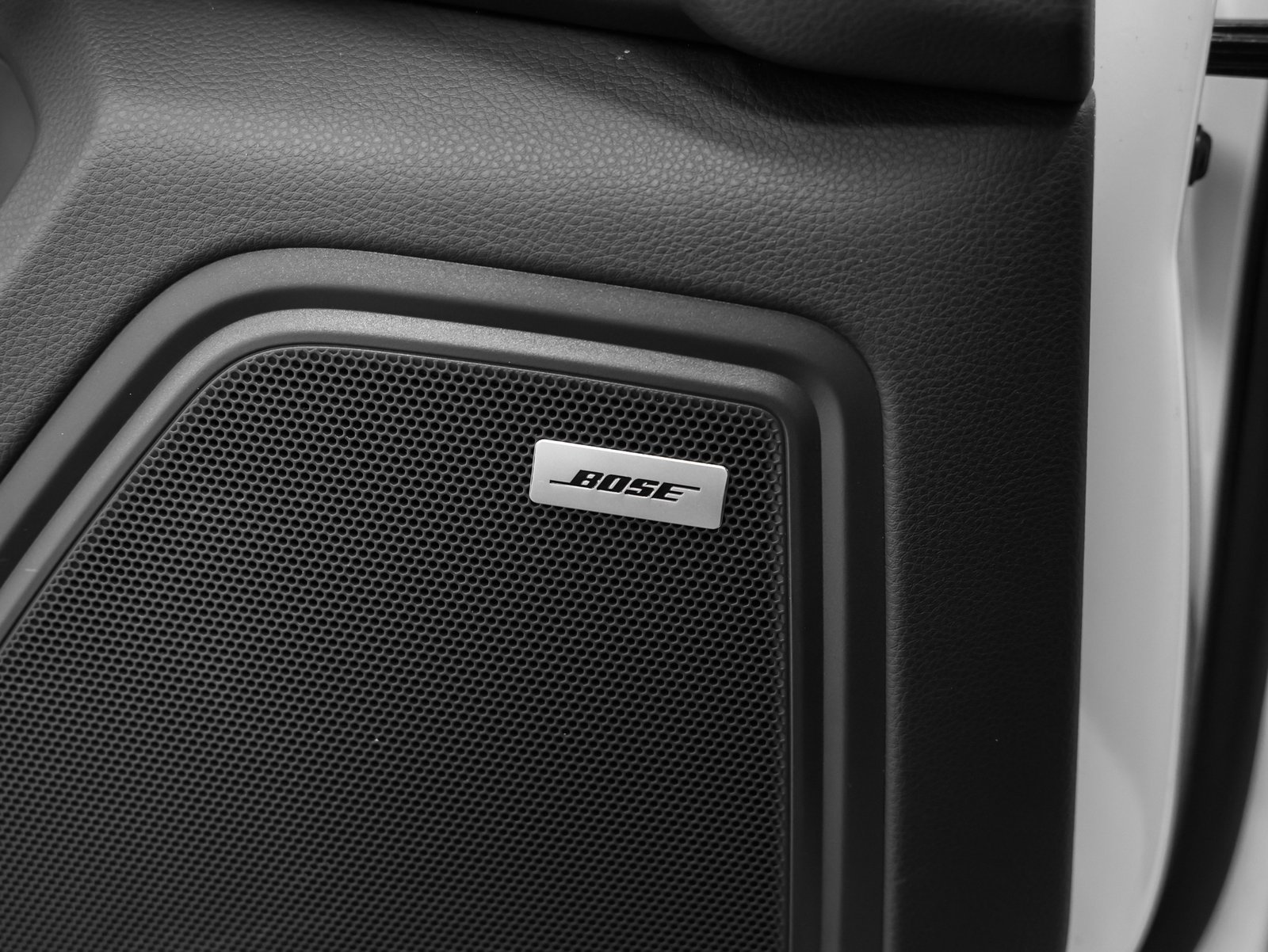 Used 2024 Porsche Macan image 37