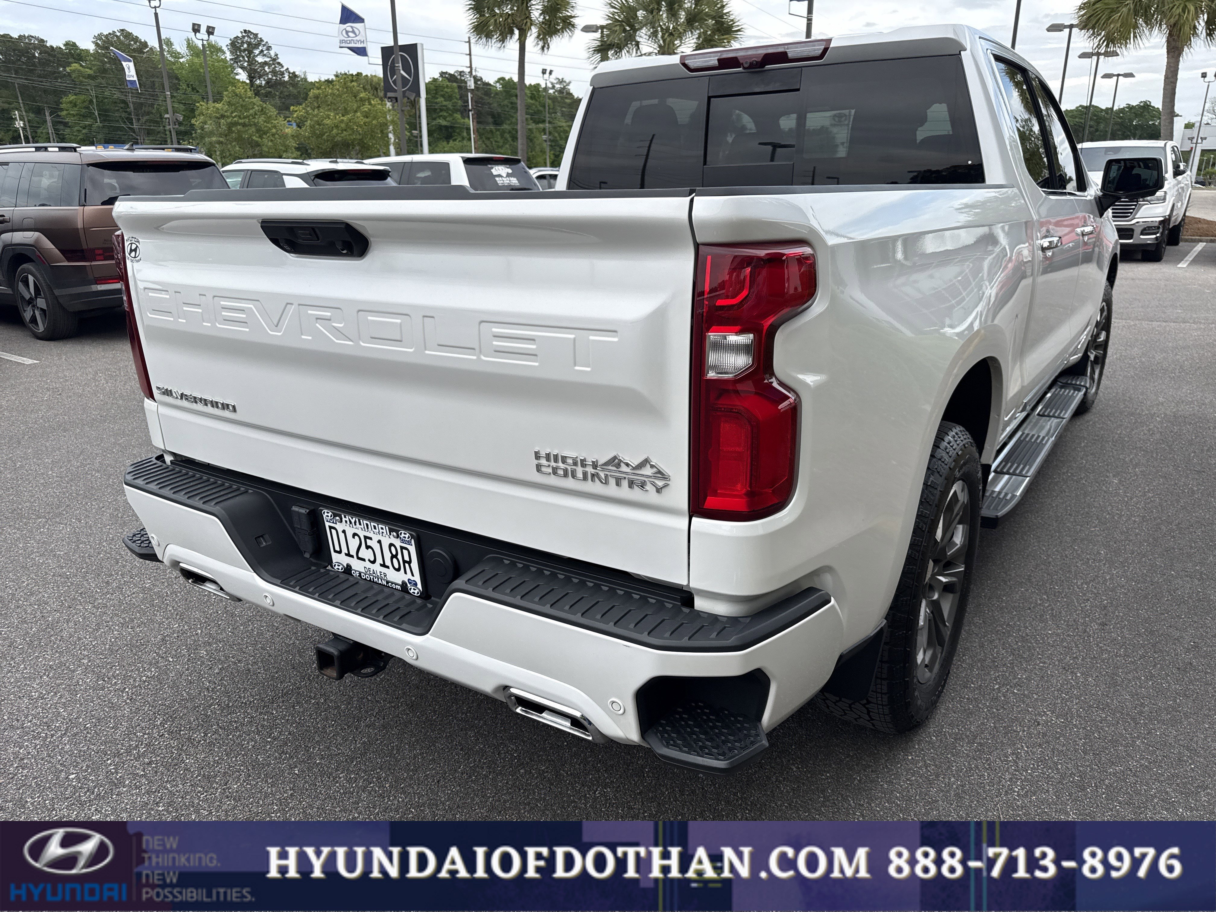 Used 2024 Chevrolet Silverado 1500 High Country w/ Technology Package AWD/4WD image 4