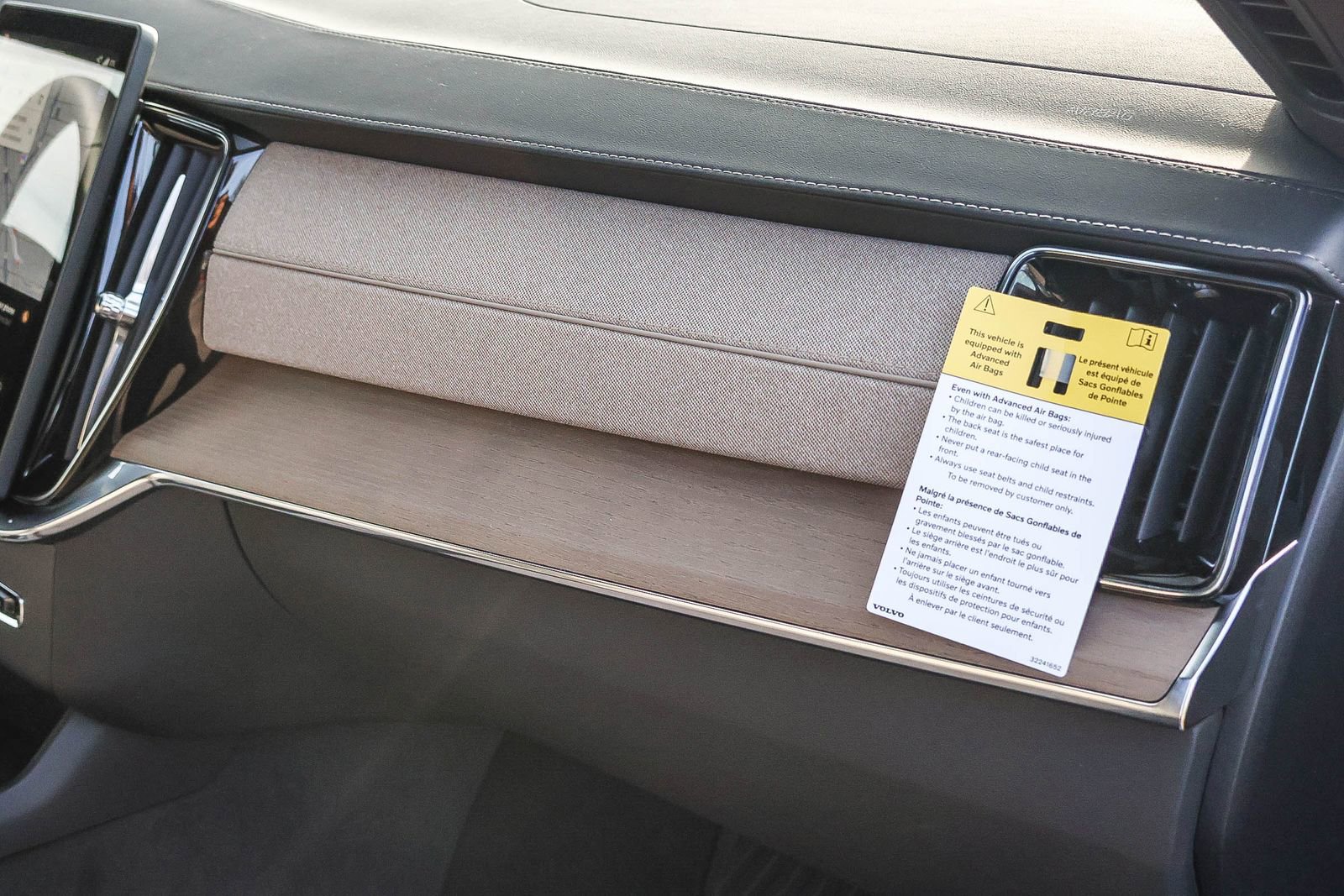 New 2026 Volvo XC90 T8 Plus w/ Protection Package image 18