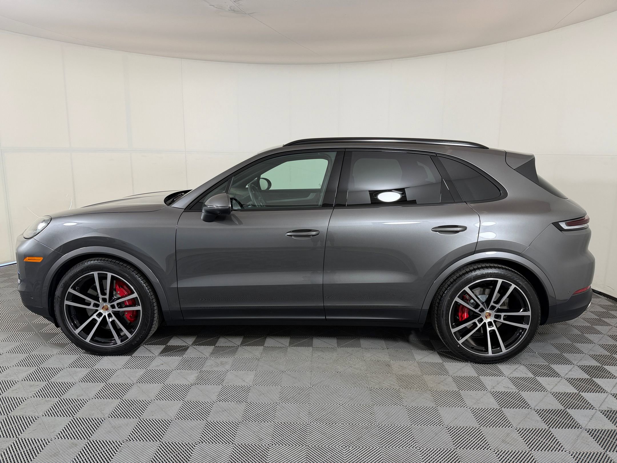 New 2026 Porsche Cayenne S image 2