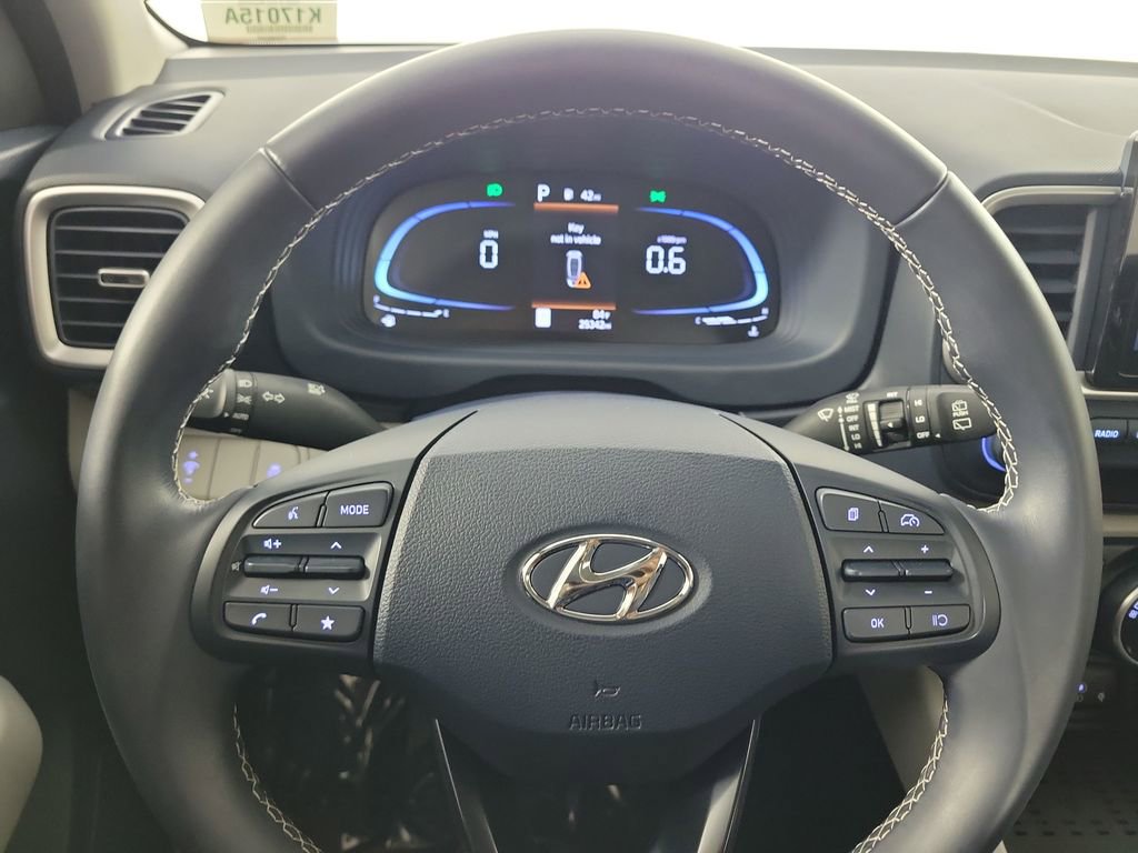 Used 2024 Hyundai Venue Limited FWD image 9