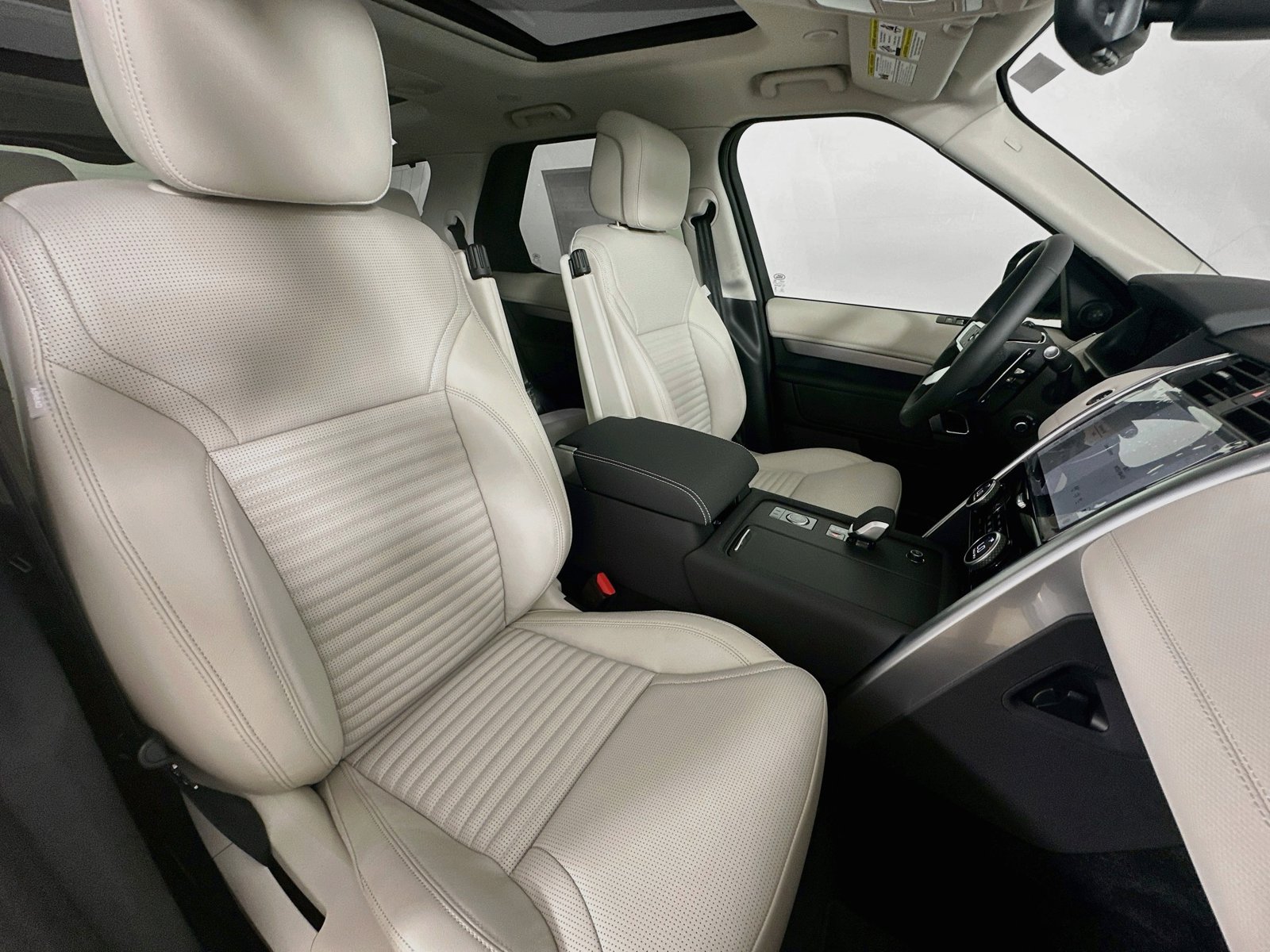 New 2026 Land Rover Discovery Limited Edition AWD/4WD image 47