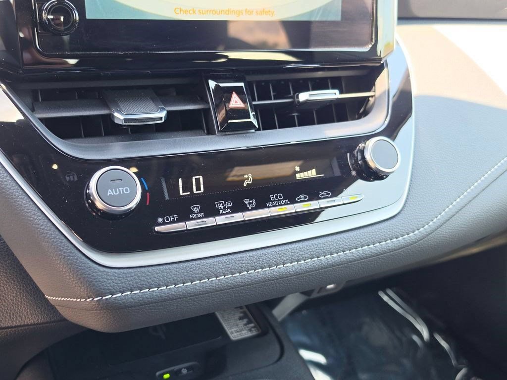 Certified 2025 Toyota Corolla SE w/ SE Package FWD image 19