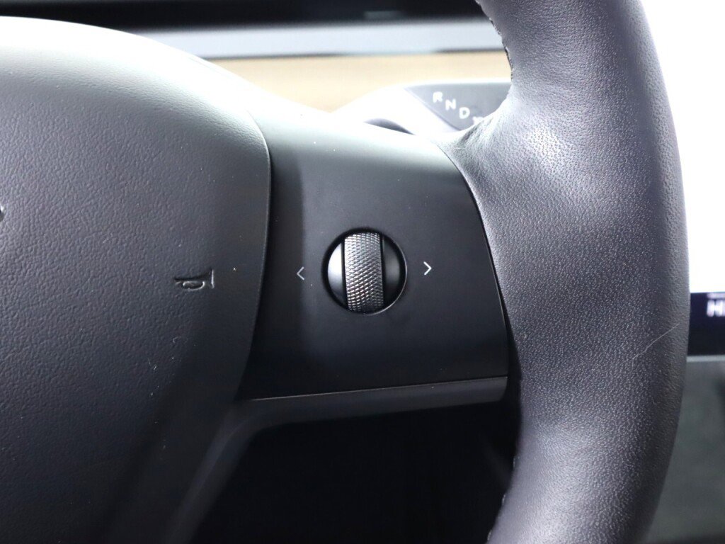 Used 2023 Tesla Model 3 Standard Range image 12