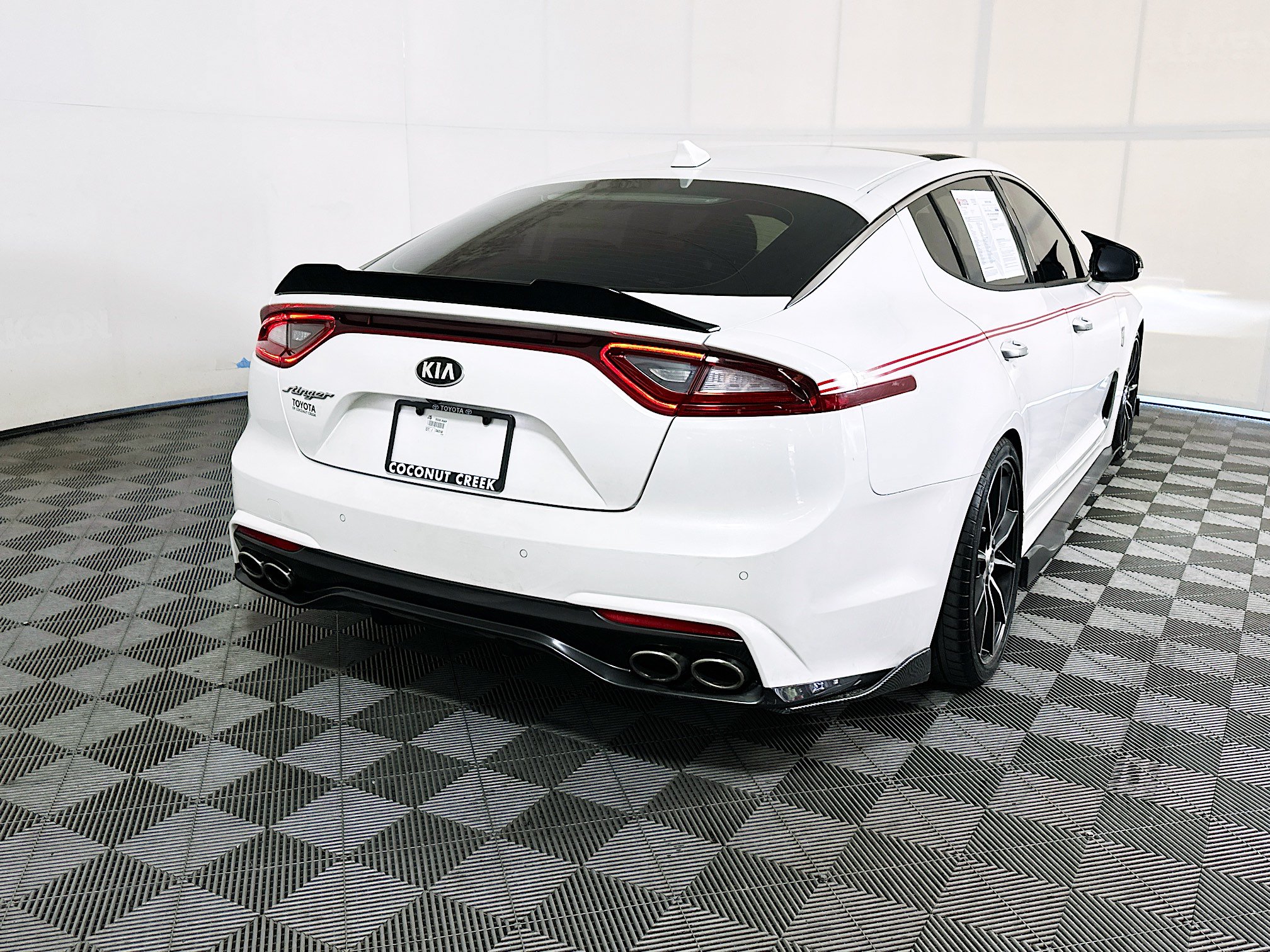 Used 2018 Kia Stinger Premium RWD image 3