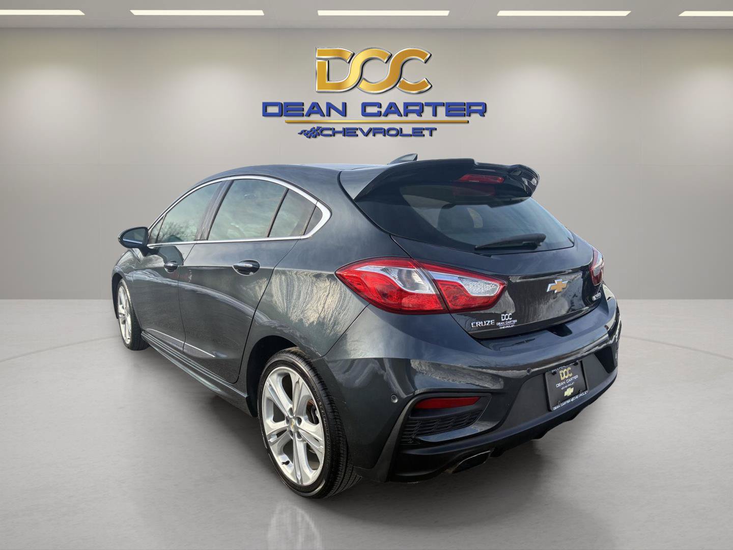 Used 2018 Chevrolet Cruze Premier FWD image 4