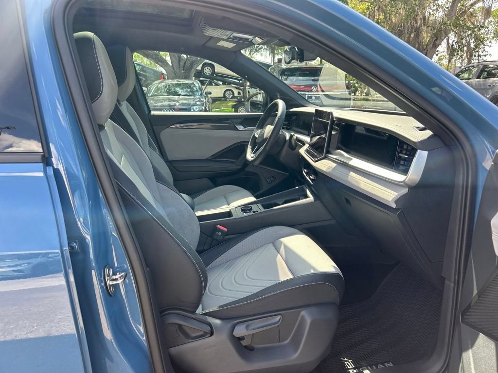 Certified 2025 Volkswagen Tiguan SE R-Line FWD image 42