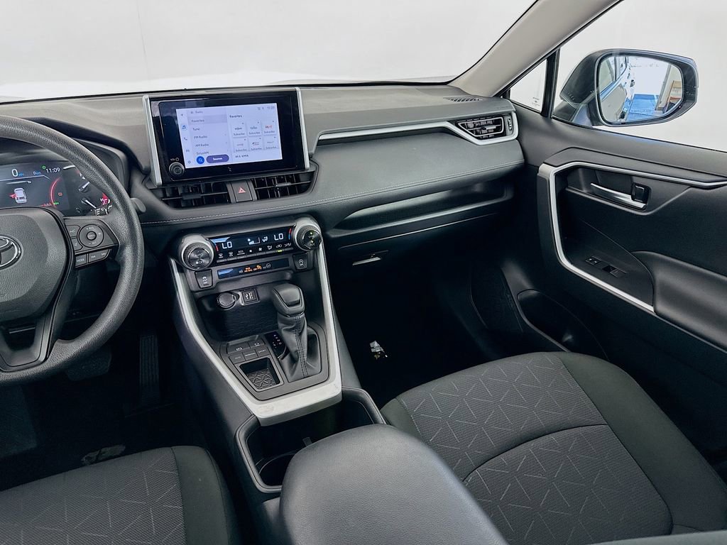Used 2025 Toyota RAV4 XLE image 22
