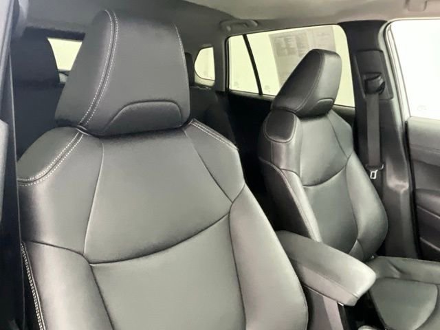 Used 2024 Toyota Corolla Cross XLE w/ Convenience Package FWD image 14