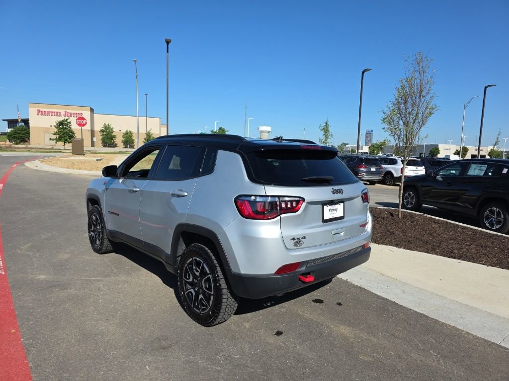 Used 2026 Jeep Compass Trailhawk AWD/4WD image 7