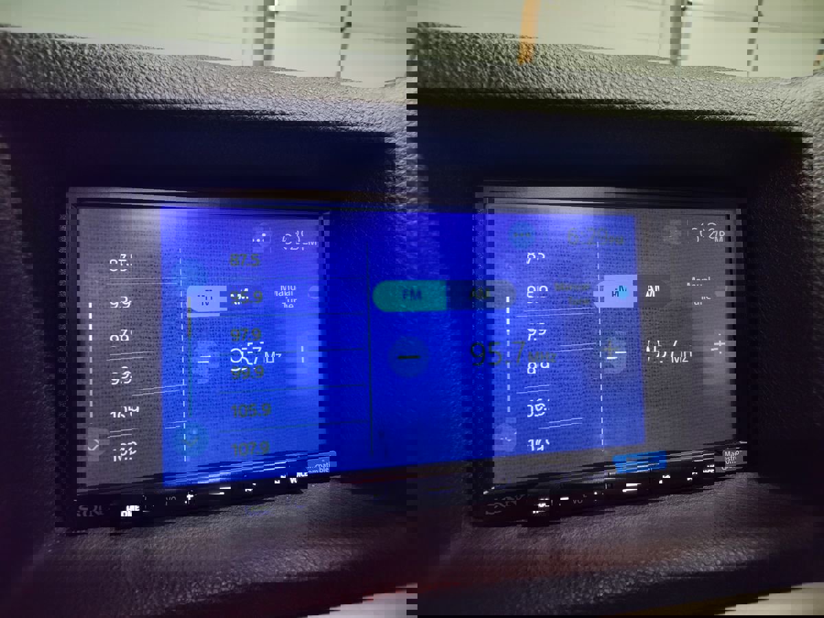 Used 2004 Chevrolet SSR w/ Preferred Equipment Group image 34