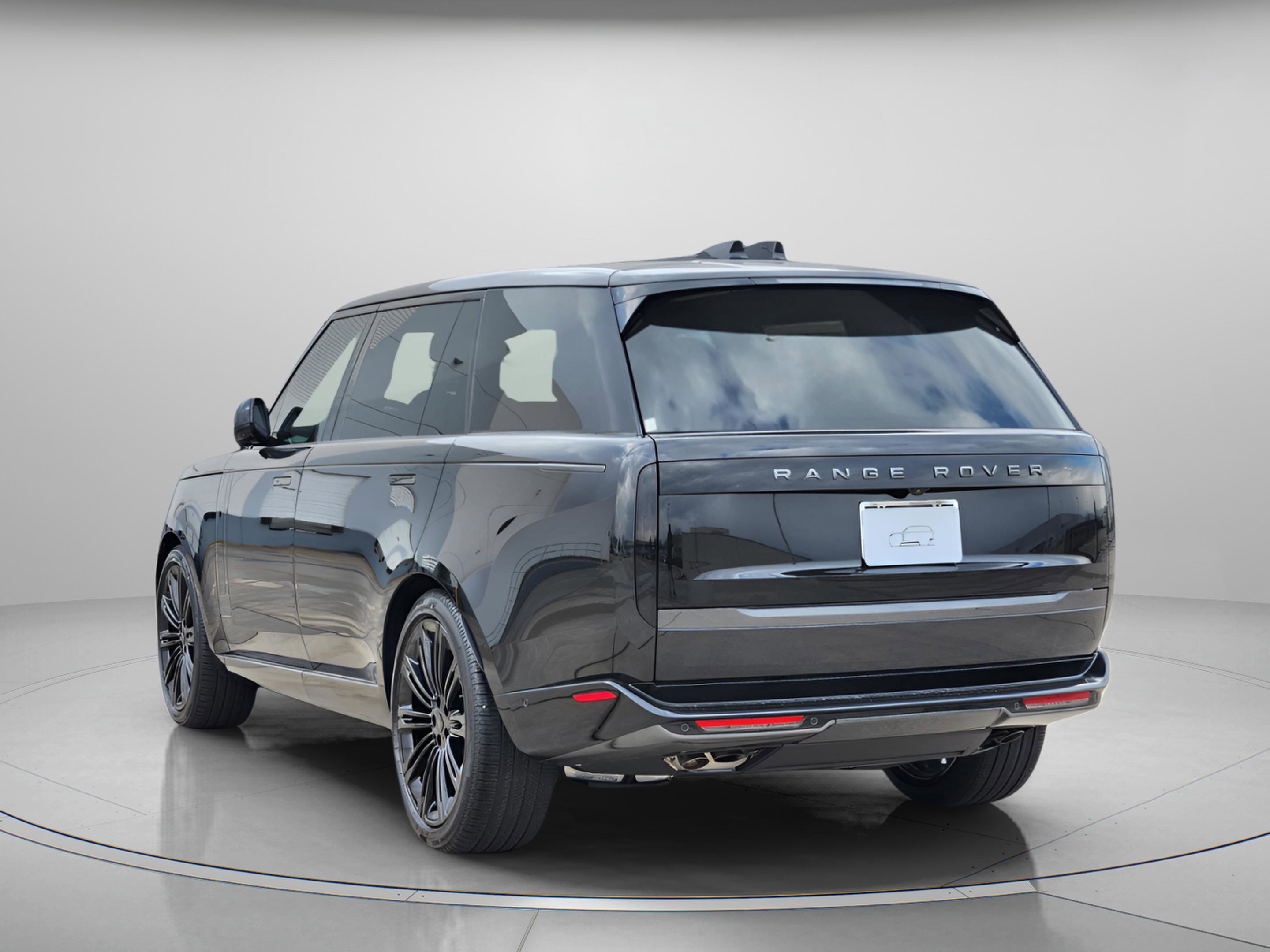 New 2026 Land Rover Range Rover Long Wheelbase SE AWD/4WD image 3