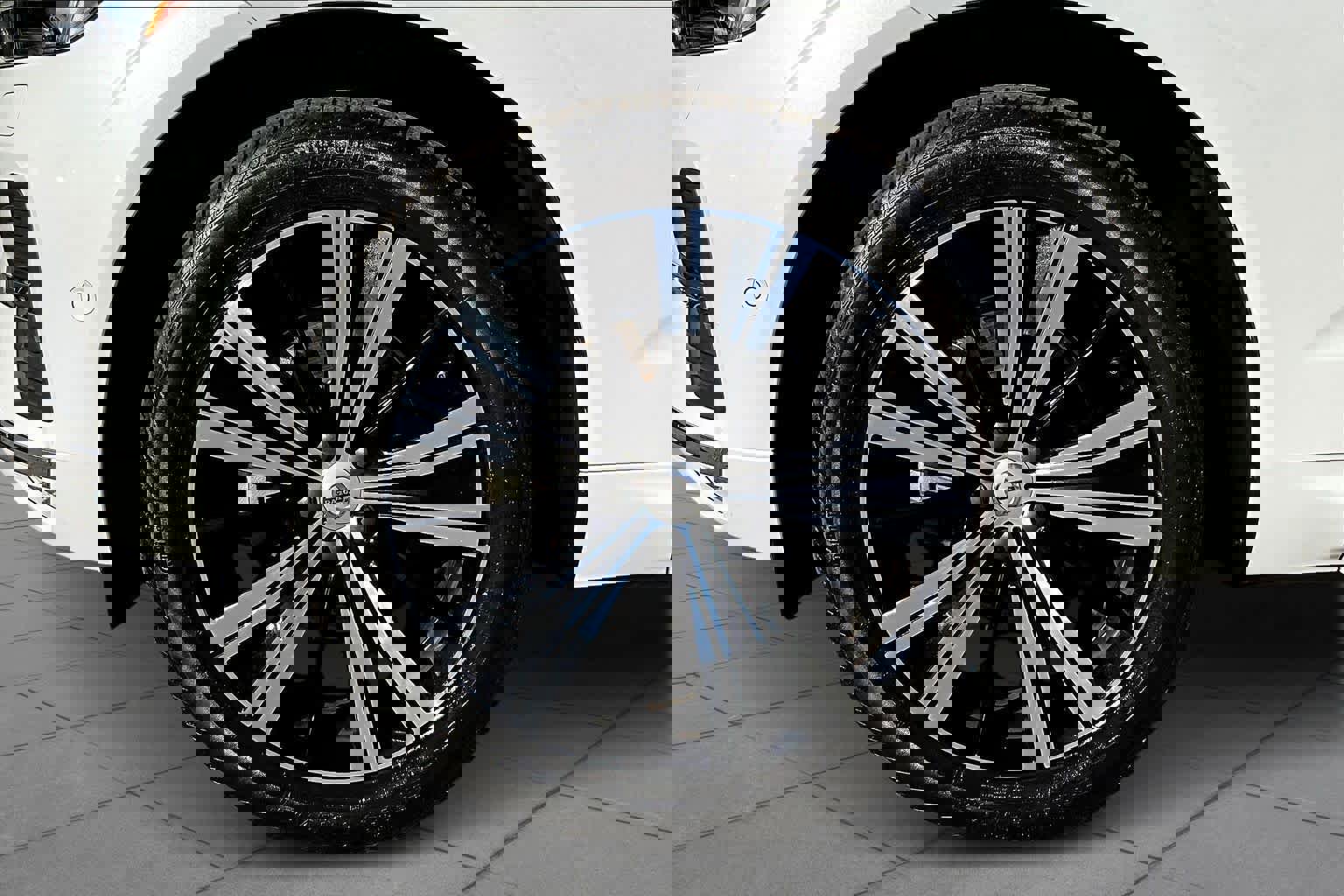 Used 2023 Volvo XC60 B5 Plus w/ Climate Package image 10