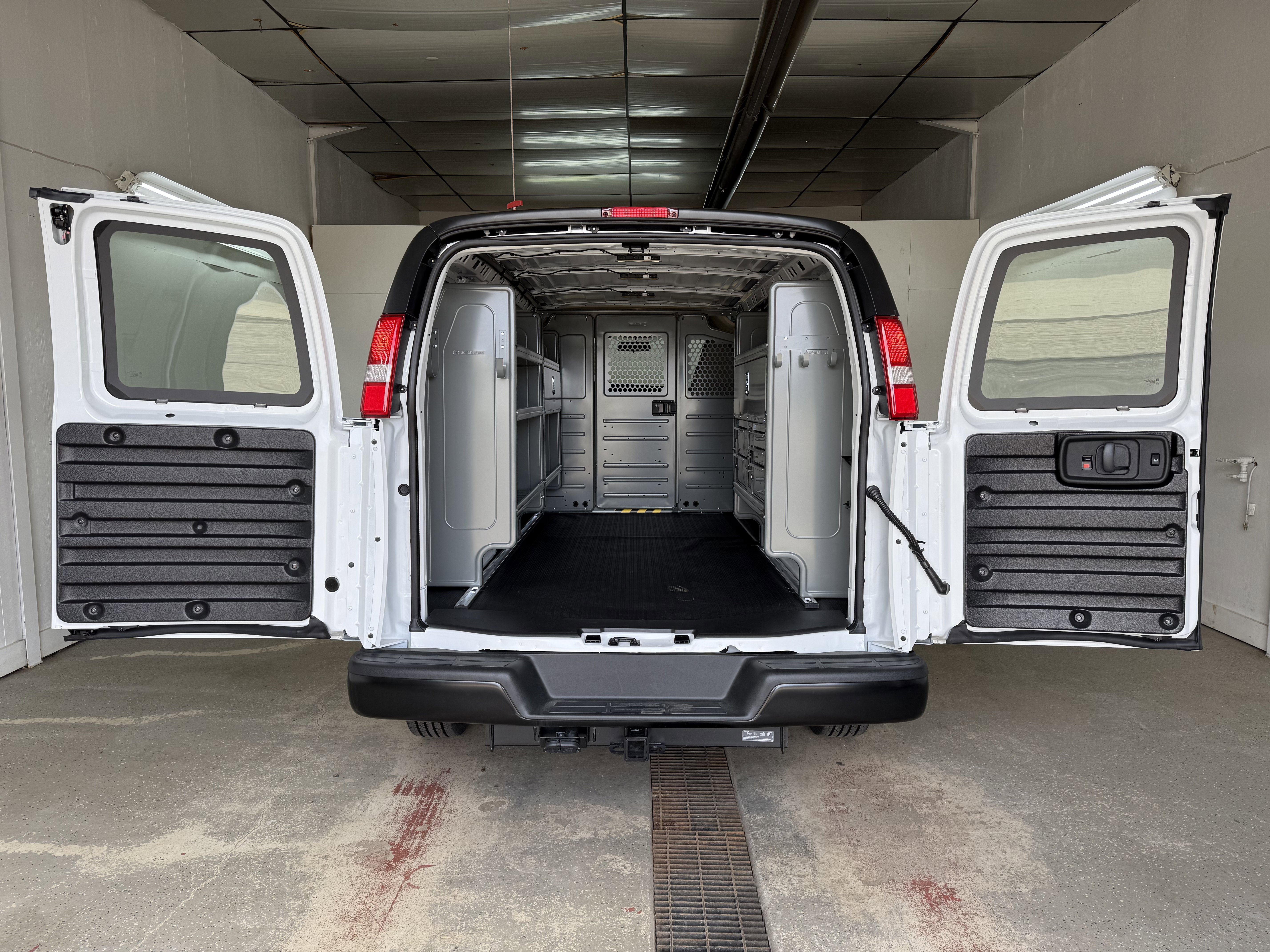 New 2025 Chevrolet Express 3500 w/ Driver Convenience Package image 34