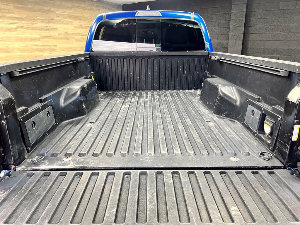 Used 2017 Toyota Tacoma TRD Sport AWD/4WD image 18