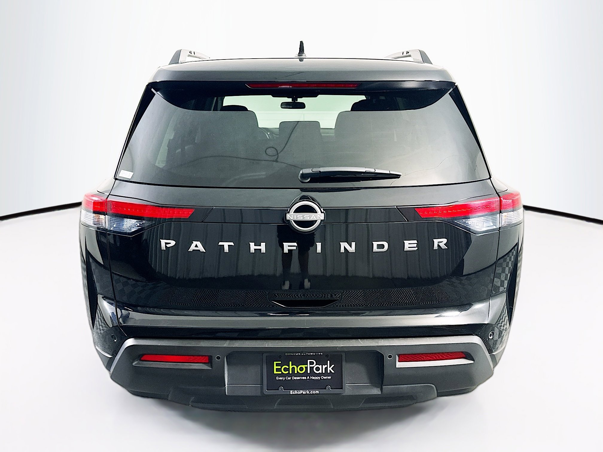 Used 2025 Nissan Pathfinder SV image 7