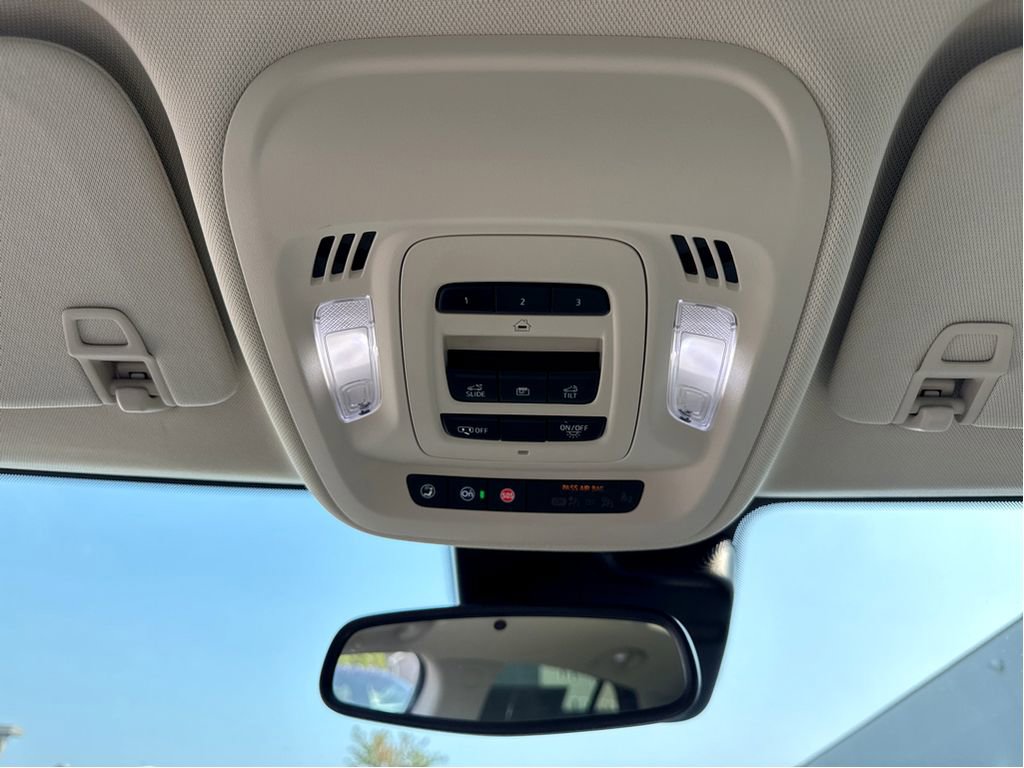 Used 2022 Buick Envision Essence w/ Technology Package I image 23