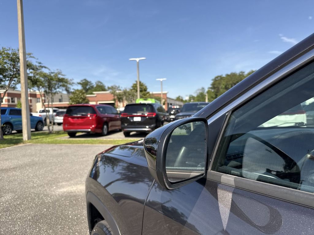 Used 2024 Jeep Compass Latitude AWD/4WD image 12