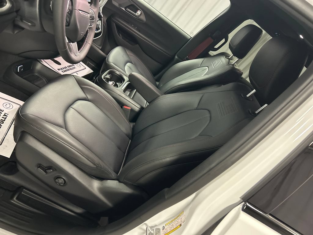 New 2027 Chrysler Pacifica Select FWD image 10