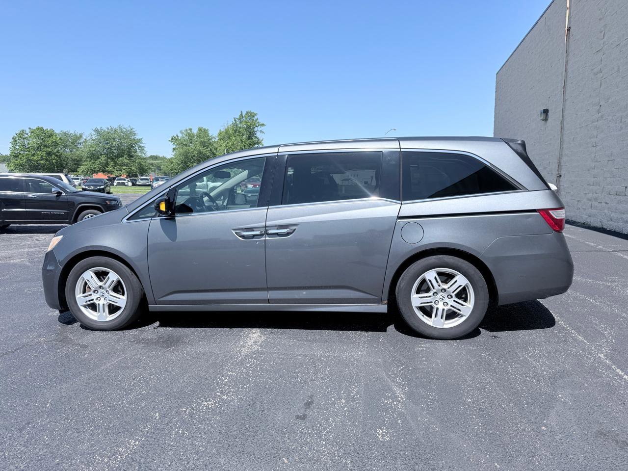 Used 2013 Honda Odyssey Touring image 2