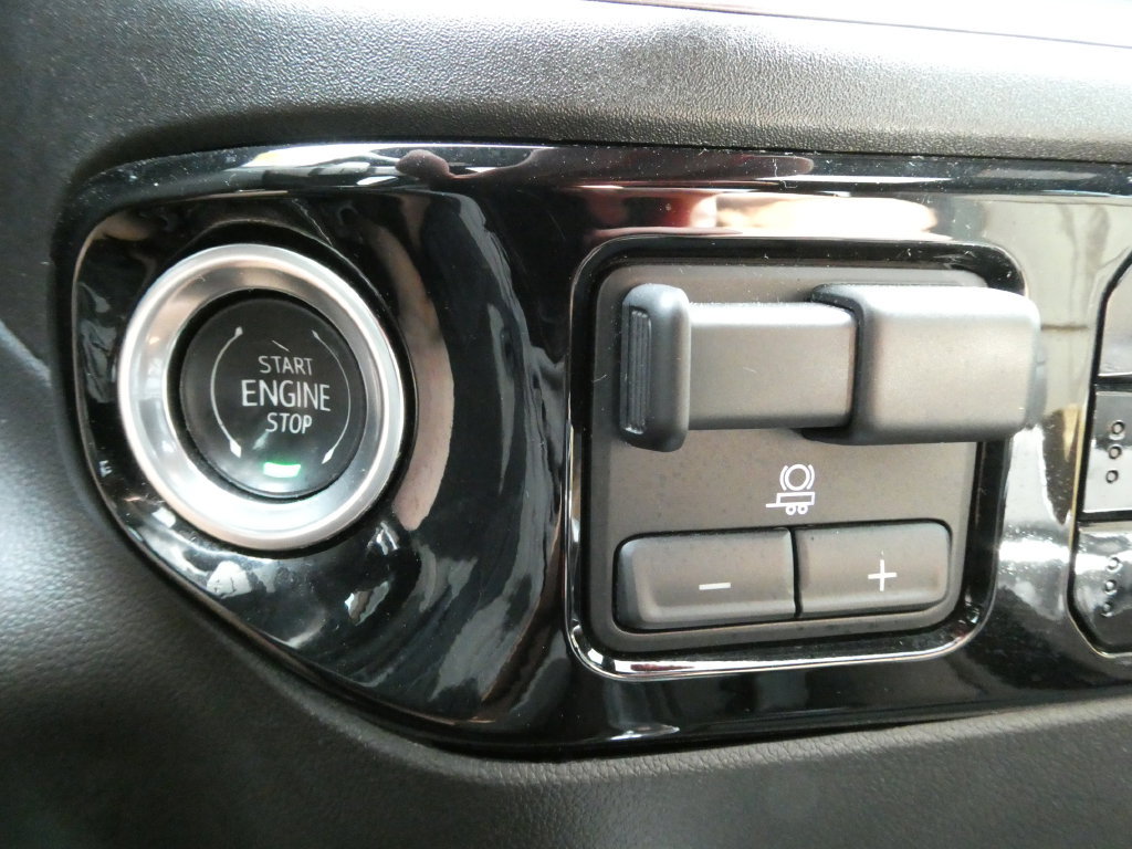 Certified 2025 Chevrolet Silverado 1500 High Country w/ Technology Package AWD/4WD image 30