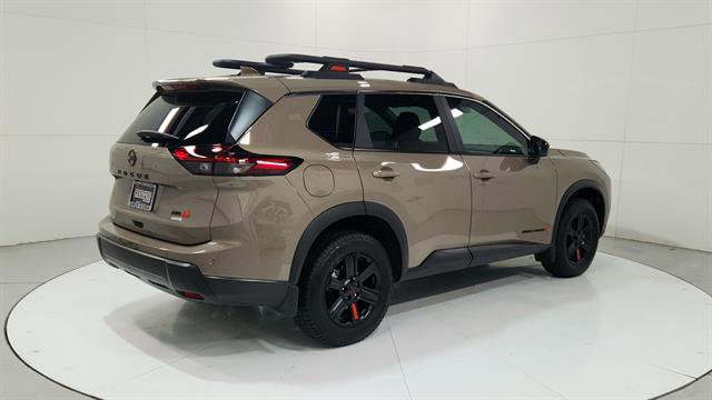 Used 2025 Nissan Rogue SV image 8