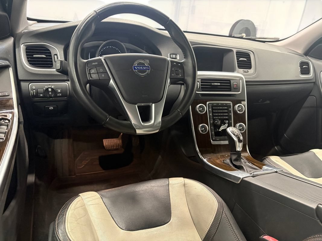 Used 2016 Volvo V60 T5 Cross Country w/ Convenience Package AWD/4WD image 16