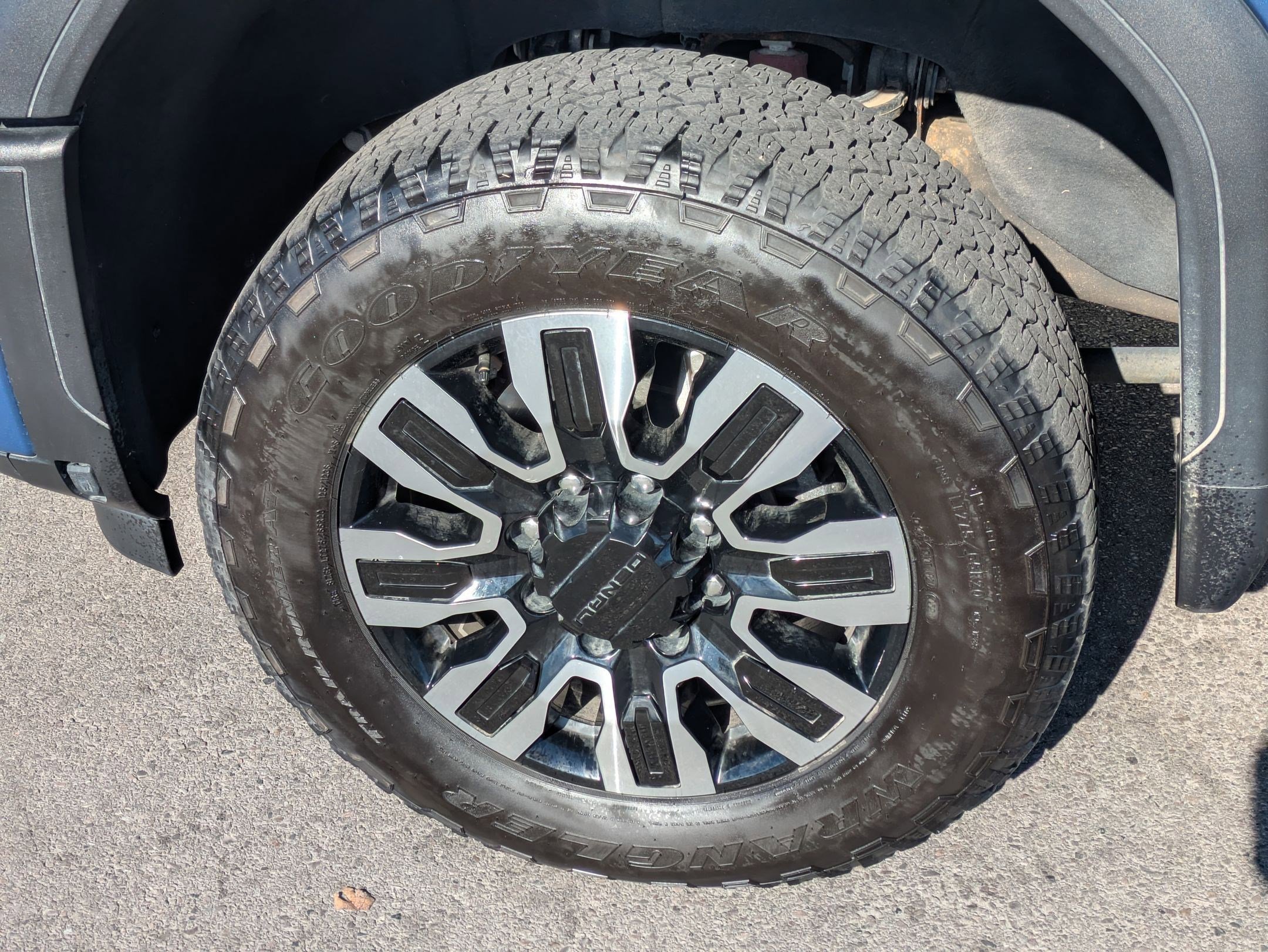 Used 2024 GMC Sierra 3500 Denali Ultimate AWD/4WD image 14