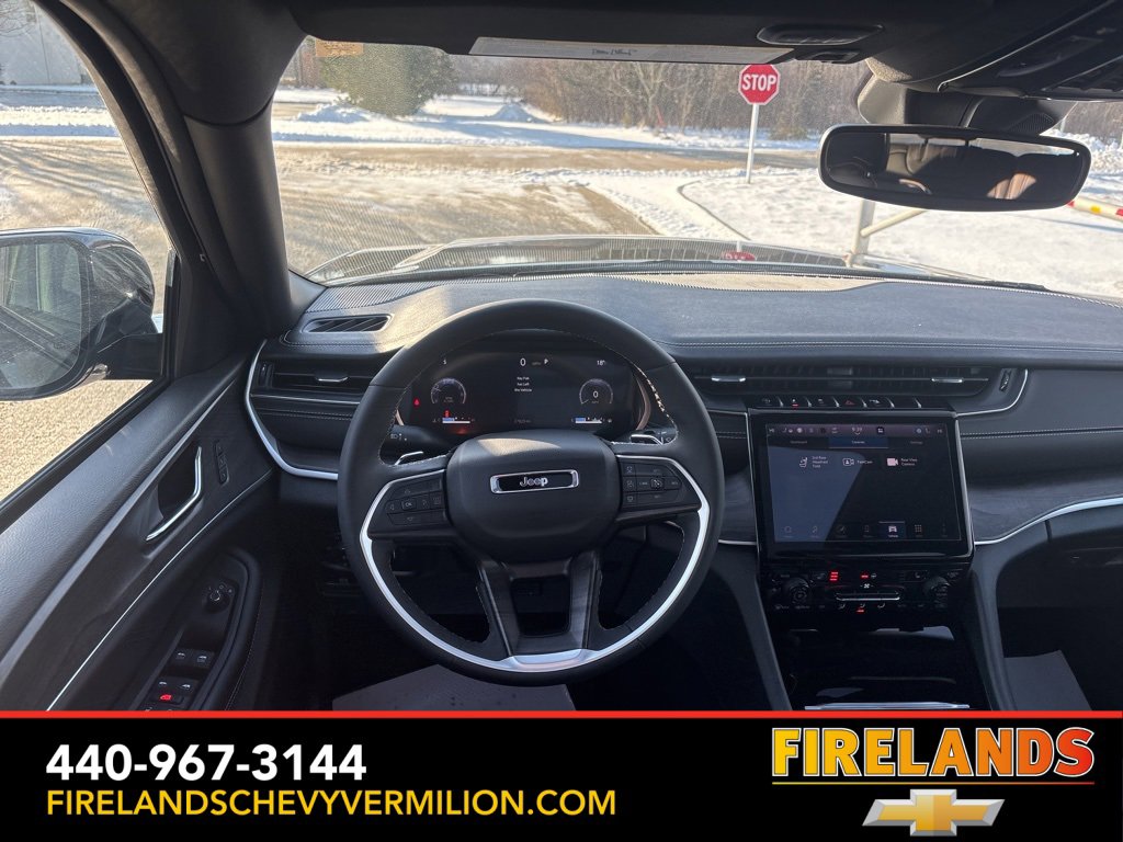 Used 2024 Jeep Grand Cherokee L Limited w/ Black Appearance Package image 47