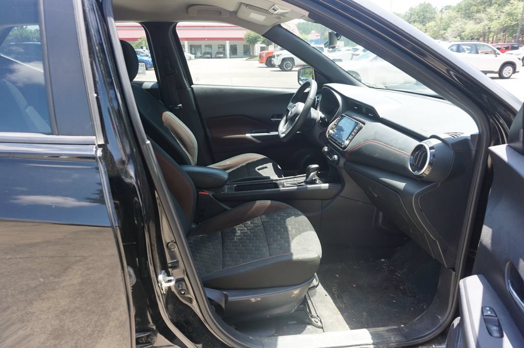 Used 2021 Nissan Kicks SR w/ Interior Electronics Package FWD image 14